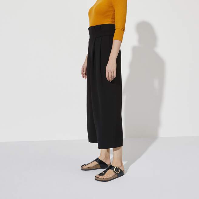 1021467_f_look_f.jpg