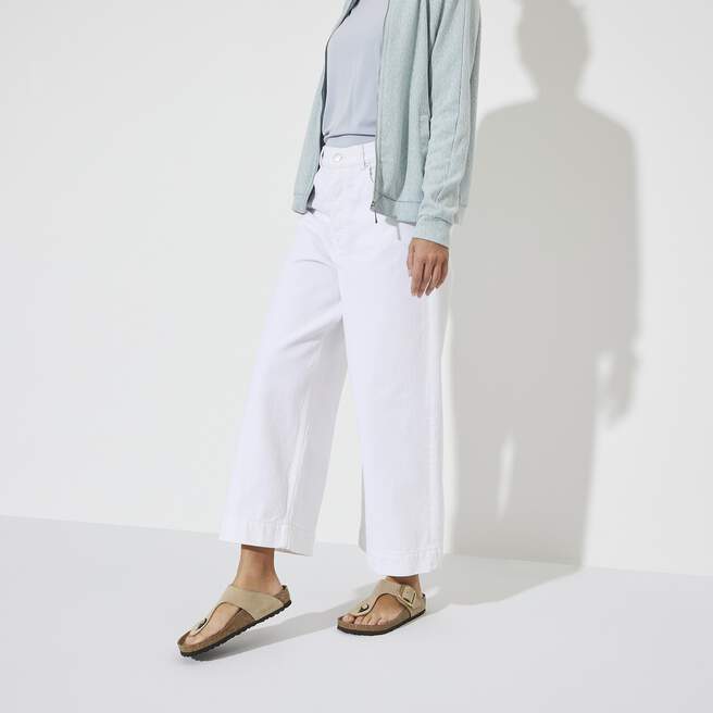 1023966_f_look_f-1.jpg