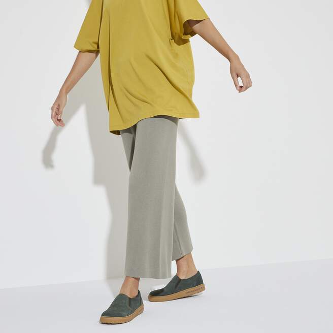 1024947_f_look_f.jpg