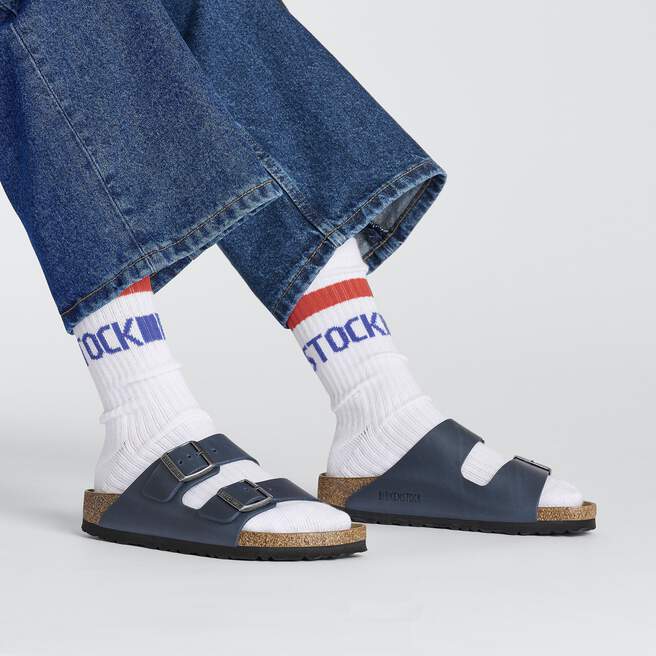 1026271_f_look_f.jpg