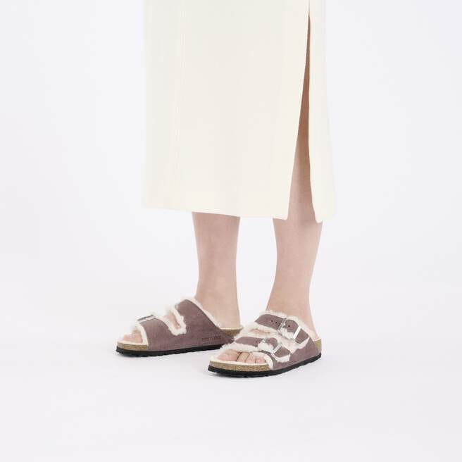 1028051_f_look_f.jpg