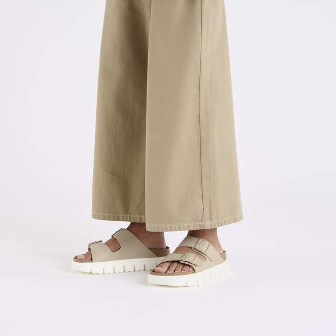 1029094_f_look_f.jpg