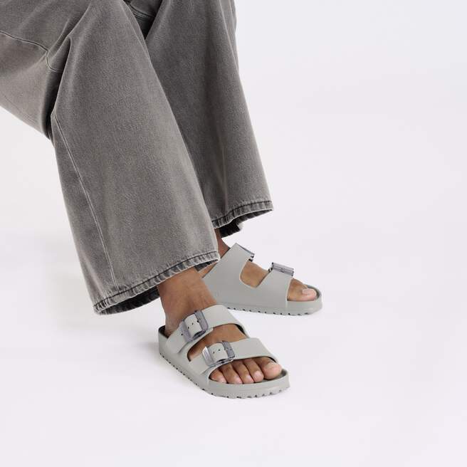 1029599_f_look_f.jpg