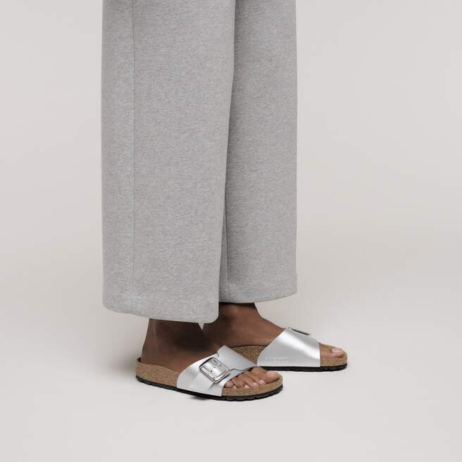 1030920_f_look_f-1.jpg