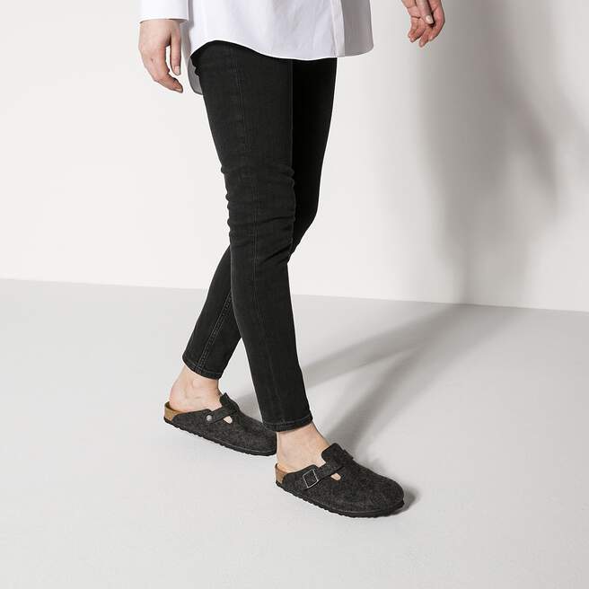 160373_f_look_f.jpg